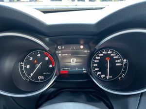 Alfa Romeo Stelvio  2.2 Diésel 140kW (190CV)  Q4 Sprint  - Foto 13