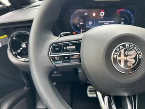 Alfa Romeo Junior  Ibrida  107kW (145CV) Speciale  - Foto 18