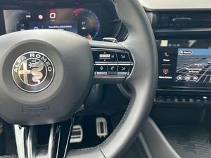 Alfa Romeo Junior  Ibrida  107kW (145CV) Speciale  - Foto 19