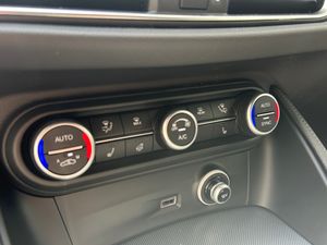 Alfa Romeo Stelvio  2.0 Gasolina 206kW (280CV)  Q4 Veloce  - Foto 28