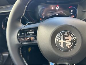 Alfa Romeo Junior  Ibrida 108kW (145CV) -  - Foto 18