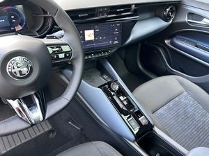 Alfa Romeo Junior  Elettrica  115kW (156CV) Speciale  - Foto 18