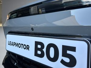 Leapmotor B05  B05 BEV 67.1kWh  Auto Design ProMax  - Foto 32