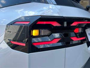 Jeep Compass  eHybrid 1.5 MHEV 130HP  Dct Summit  - Foto 31
