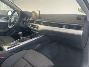 Audi A4 2.0 TDI clean d 150CV S line edition  - Foto 2