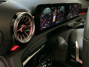 Mercedes Clase A Sedán A 180  - Foto 2