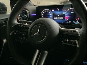 Mercedes Clase A 180 Sedán  - Foto 2