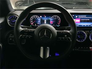 Mercedes Clase A 180 Sedán  - Foto 2