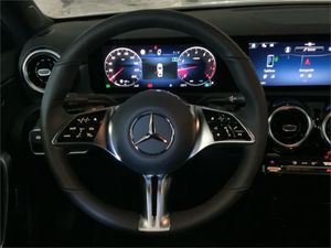 Mercedes Clase A 180 Sedán  - Foto 2
