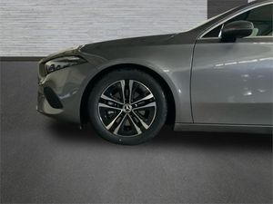 Mercedes Clase A 180 Sedán  - Foto 2