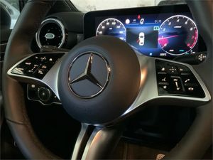 Mercedes Clase A 180 Sedán  - Foto 2