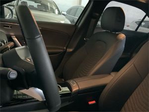 Mercedes Clase A 180 Sedán  - Foto 2