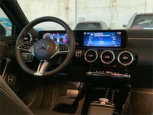 Mercedes Clase A 180 Sedán  - Foto 2