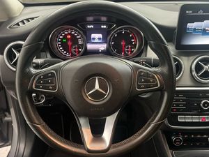 Mercedes CLA 200 CDI / d Urban  - Foto 2