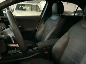 Mercedes Clase A Sedán A 180  - Foto 2
