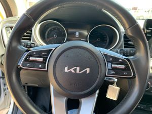 Kia XCeed 1.0 TGDi Drive   - Foto 16