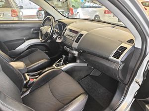 Mitsubishi Outlander 220 DI-D MOTION SST  - Foto 11