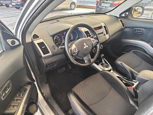 Mitsubishi Outlander 220 DI-D MOTION SST  - Foto 9