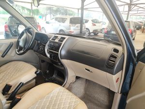 Nissan Terrano 2.7 LUXURI 7pax  - Foto 10