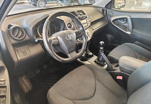 Toyota Rav4 2.2 D4D  ADVANCE  4X2  - Foto 9