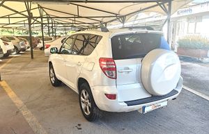 Toyota Rav4 2.2 D4D  ADVANCE  4X2  - Foto 6
