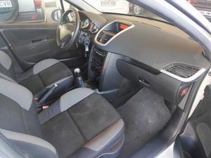 Peugeot 207 5p Confort 1.6 HDi 90 - Foto 11
