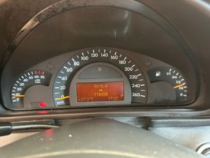 Mercedes Clase C C 180 Berlina - Foto 13