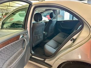 Mercedes Clase C C 180 Berlina - Foto 11