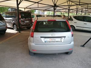 Ford Fiesta 5p Ambiente 1.4 TDCi 68 CV - Foto 4
