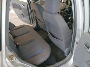 Ford Fiesta 5p Ambiente 1.4 TDCi 68 CV - Foto 8