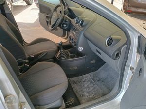 Ford Fiesta 5p Ambiente 1.4 TDCi 68 CV - Foto 7