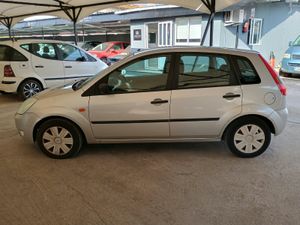 Ford Fiesta 5p Ambiente 1.4 TDCi 68 CV - Foto 3