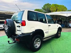 Nissan Terrano 3p 2.7TD 100 Comfort - Foto 6