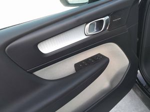 Volvo XC40  2.0 D4 AWD  Auto Momentum  - Foto 14