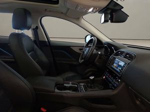 Jaguar F-Pace  2.0L i4D AWD Manual Portfolio  - Foto 15