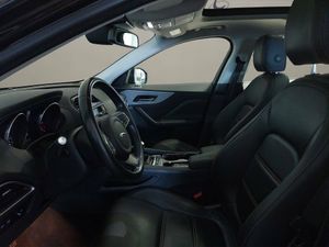 Jaguar F-Pace  2.0L i4D AWD Manual Portfolio  - Foto 11