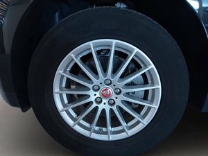 Jaguar F-Pace  2.0L i4D AWD Manual Portfolio  - Foto 13
