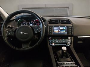 Jaguar F-Pace  2.0L i4D AWD Manual Portfolio  - Foto 8