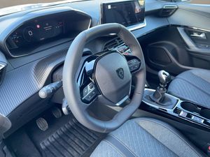 Peugeot 2008 Allure Gasolina 100 S&S 6 Vel. MAN  - Foto 17