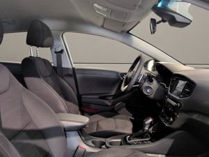 Hyundai IONIQ 1.6 GDI HEV Klass DCT  - Foto 16