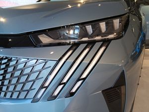 Peugeot 5008 1.2 107KW GT eDCS6  - Foto 18