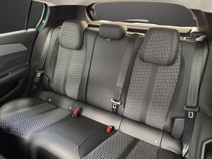 Peugeot 308 5P Allure Hybrid MHEV 145 e-DCS6  - Foto 12