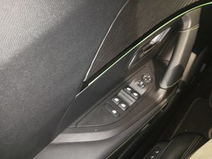 Peugeot 2008   BlueHDI 130 S&S EAT8 GT  - Foto 6