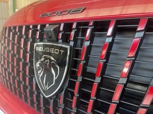 Peugeot 2008 N2008 Allure Hybrid 145 eDCS6  - Foto 14
