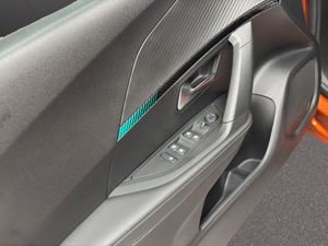 Peugeot 2008 Allure Pack BlueHDI 130 S&S EAT8  - Foto 19