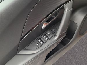 Peugeot 2008 GT BlueHDI 130 S&S EAT8  - Foto 19