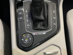 Volkswagen Tiguan Sport 2.0 TSI 190cv 4Motion DSG 7  -- NACIONAL -- - Foto 26