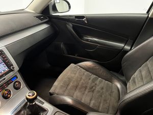Volkswagen Passat 2.0 TDI 140cv Advance - NACIONAL -  - Foto 24