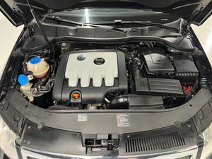 Volkswagen Passat 2.0 TDI 140cv Advance - NACIONAL -  - Foto 37