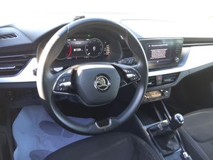 Skoda Kamiq Ambition 1.0 95CV - Foto 6